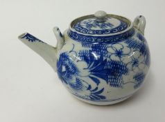 A Chinese blue and white porcelain tea pot, lacking handle, height 10cm.