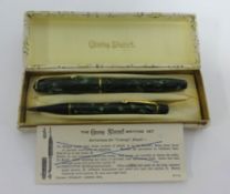 Conway Stewart, writing set, the fountain pen with 14ct gold nib and a propelling pencil, boxed.