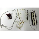 Quantity of general jewellery.