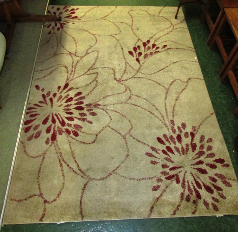 RECTANGULAR BEIGE GROUND FLOOR RUG WITH RED FLORAL PATTERN