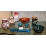 SMALL QUANTITY OF DECORATIVE COLOURED GLASSWARE INCLUDING JUGS, BOWLS AND VASES