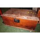SMALL OAK LOCK OR STORAGE BOX WITH STEEL LOCK, LATCH AND WIRE HINGED LID (A/F)
