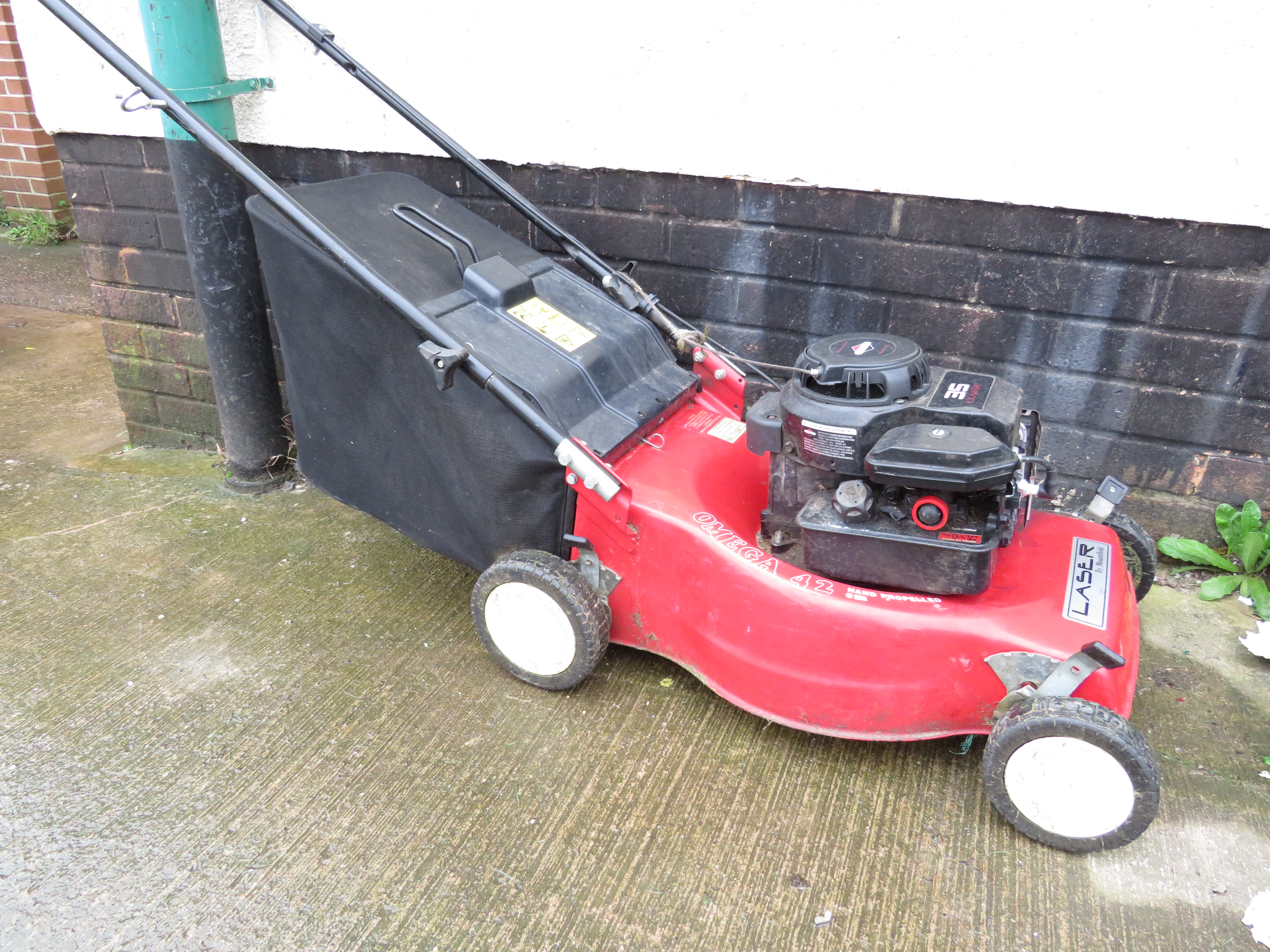 MOUNTFIELD LASER 35 CLASSIC LAWN MOWER WITH BRIGGS AND STRATTON PETROL ENGINE