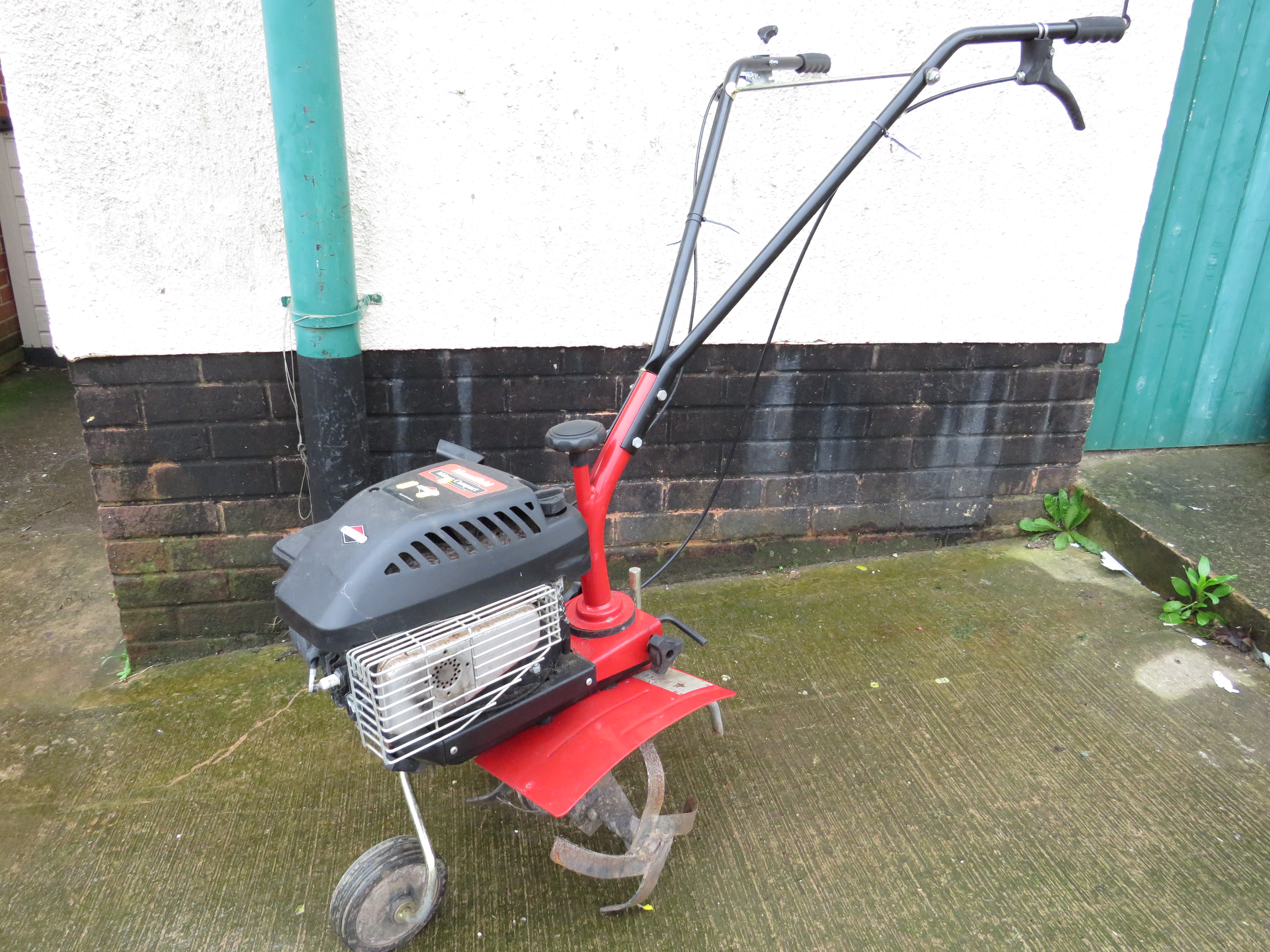 MOUNTFIELD MANOR COMPACT ROTOVATOR WITH BRIGGS AND STRATTON PETROL ENGINE