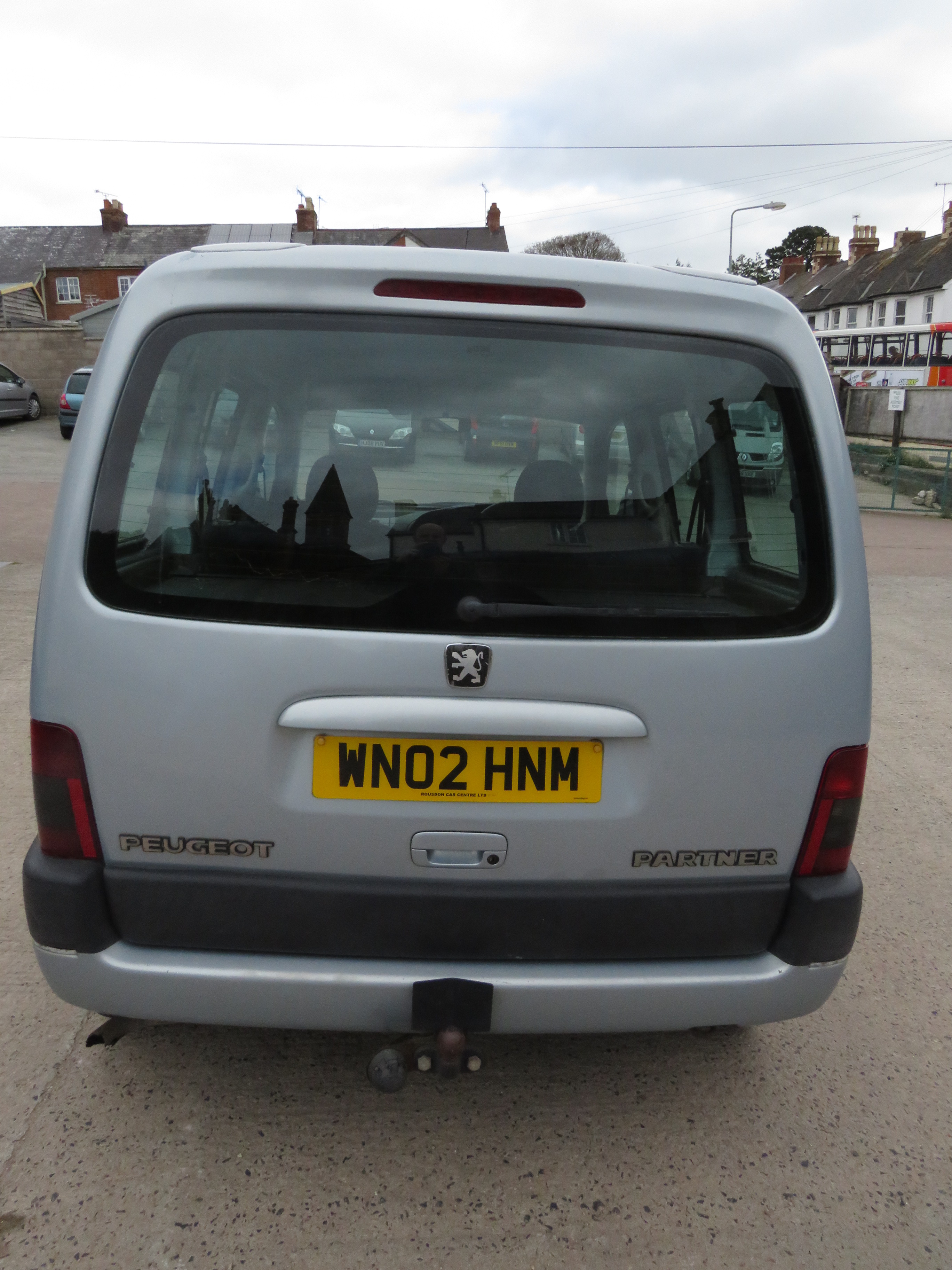 PEUGEOT PARTNER FIVE DOOR MPV, WN02 HNM - REGISTERED 29/04/02, 1868CC DIESEL ENGINE, MANUAL GEARBOX, - Image 4 of 10