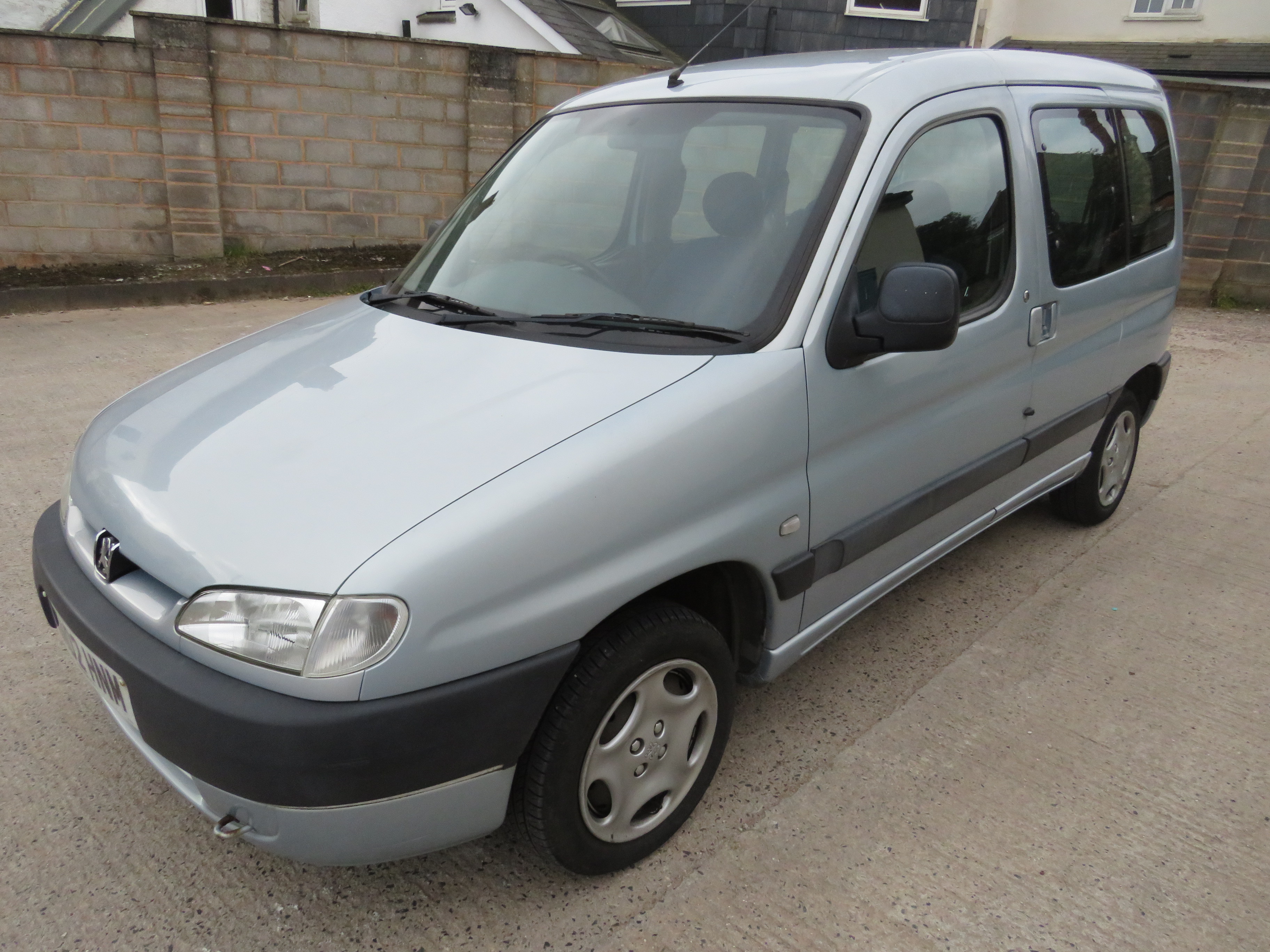 PEUGEOT PARTNER FIVE DOOR MPV, WN02 HNM - REGISTERED 29/04/02, 1868CC DIESEL ENGINE, MANUAL GEARBOX, - Image 7 of 10