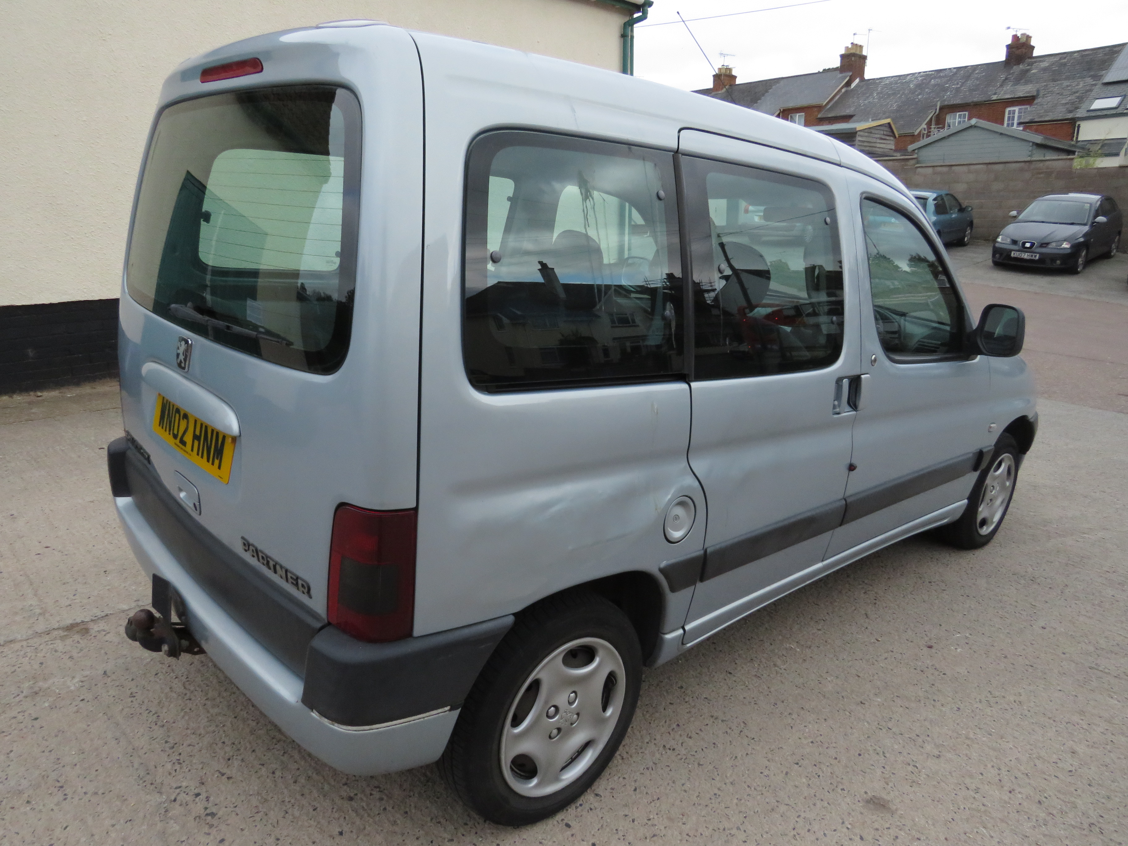 PEUGEOT PARTNER FIVE DOOR MPV, WN02 HNM - REGISTERED 29/04/02, 1868CC DIESEL ENGINE, MANUAL GEARBOX, - Image 3 of 10