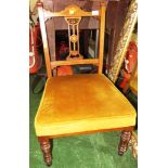 SMALL EDWARDIAN LIGHT MAHOGANY AND BOXWOOD STRUNG NURSING CHAIR WITH UPHOLSTERED SEAT