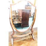 Shield shaped dressing table swing mirror in a mahogany frame (height 60cm width 39cm depth 21cm)