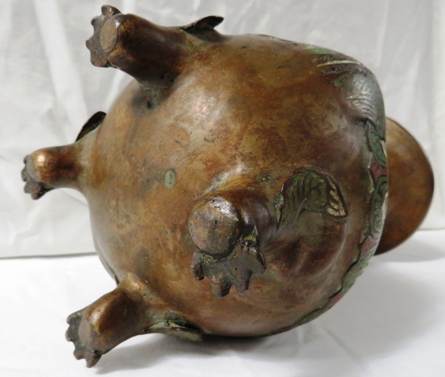 Chinese or Japanese bronze vase with flared neck and an oval body modelled as a grotesque animal - Image 7 of 7