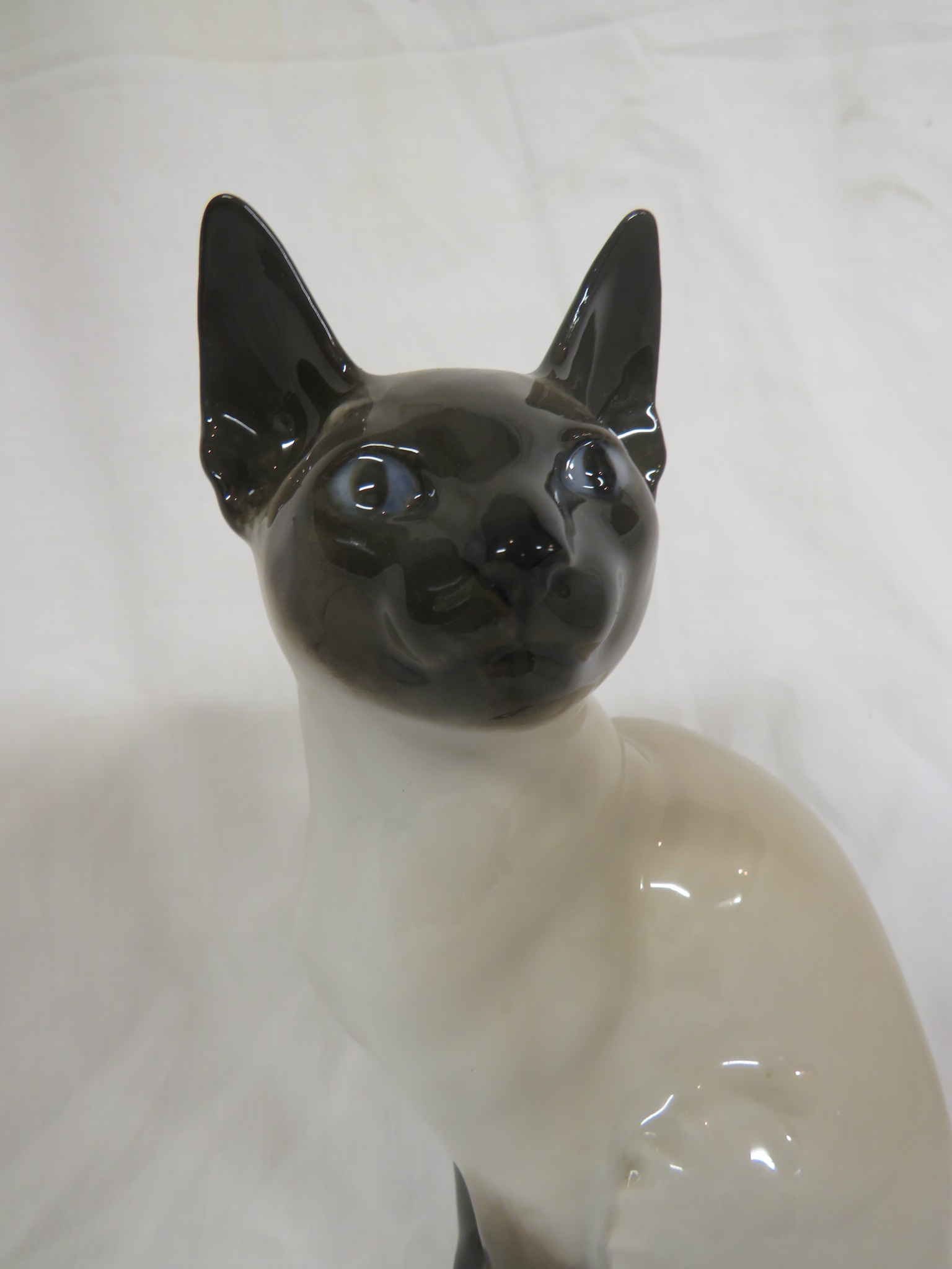 Royal Copenhagen porcelain figure of a seated Siamese cat, numbered 3281 (height 19cm) - Image 4 of 5