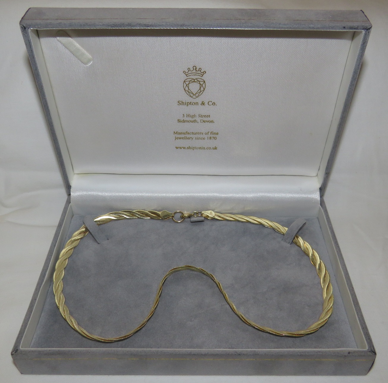 9ct gold double twist necklace, length 43cm, foreign stamped marks, 19.2g, presented in a