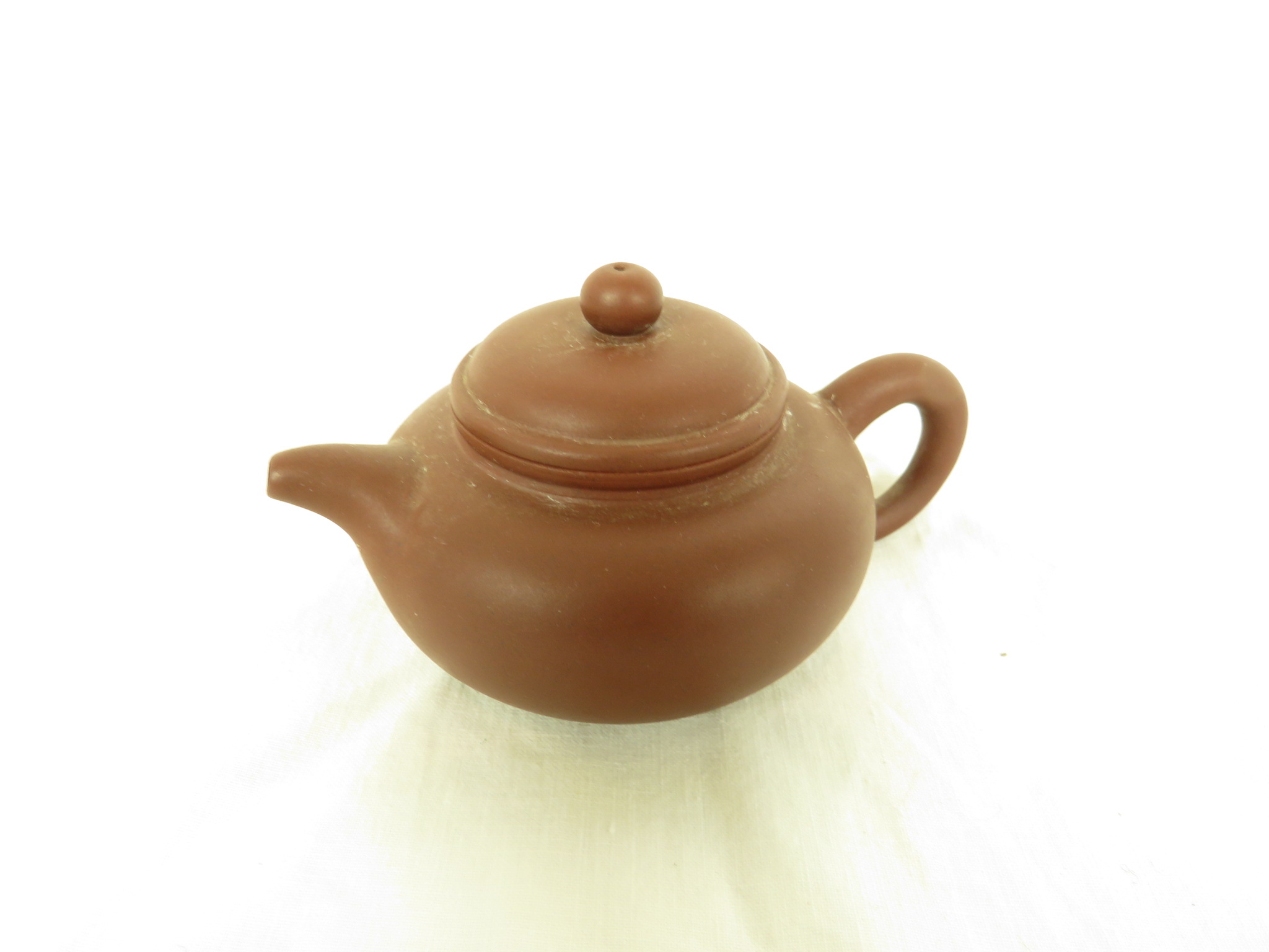 Four Far Eastern ceramics - a Yixing type pottery teapot with impressed marks to base, within the - Image 6 of 9