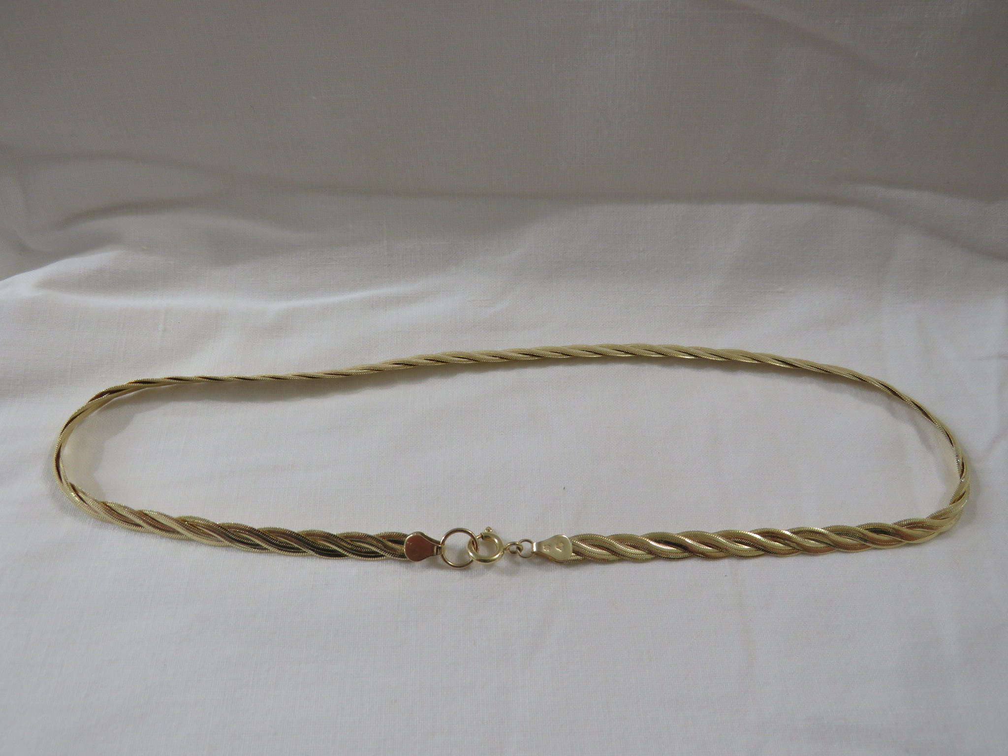 9ct gold double twist necklace, length 43cm, foreign stamped marks, 19.2g, presented in a - Image 2 of 3