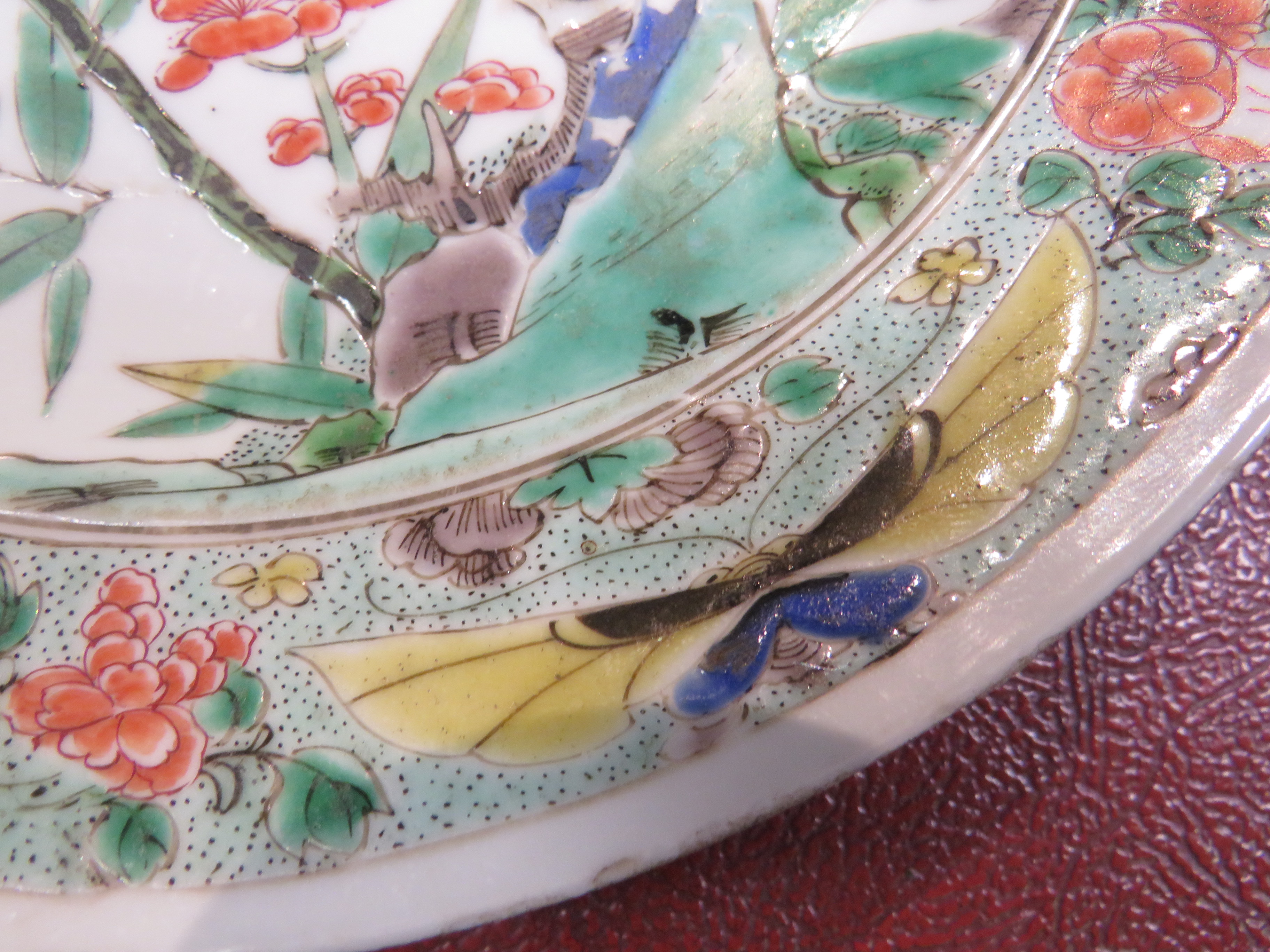 Two Chinese porcelain plates enamelled in the famille verte palette with flowering branch and - Image 6 of 10