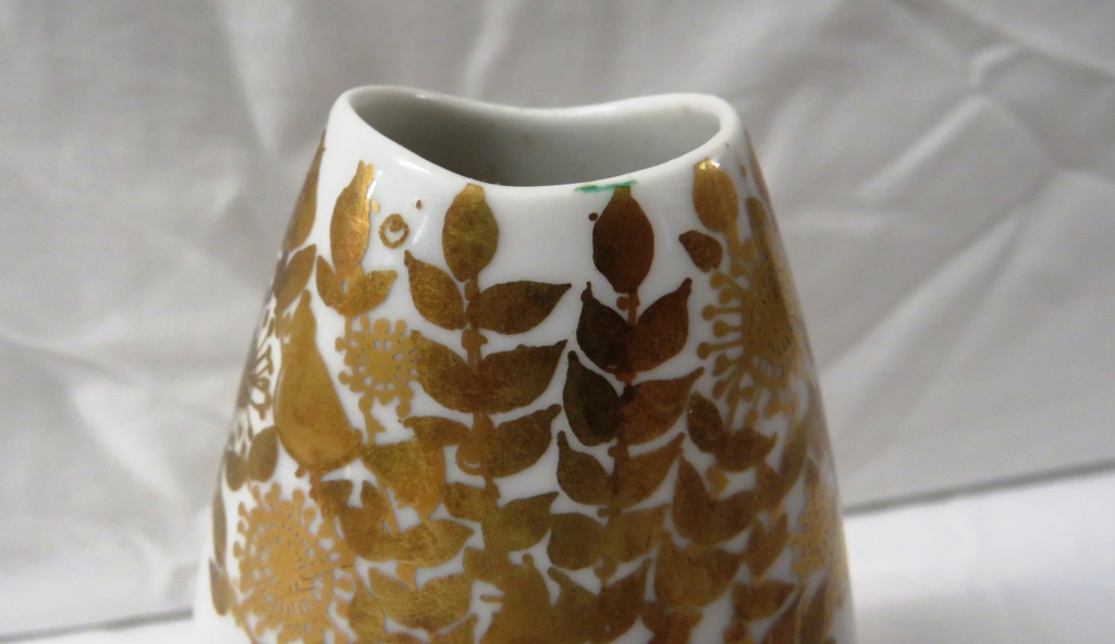 Rosenthal vase of flattened ovoid form, white porcelain gilded with man and woman amongst birds, - Image 5 of 6