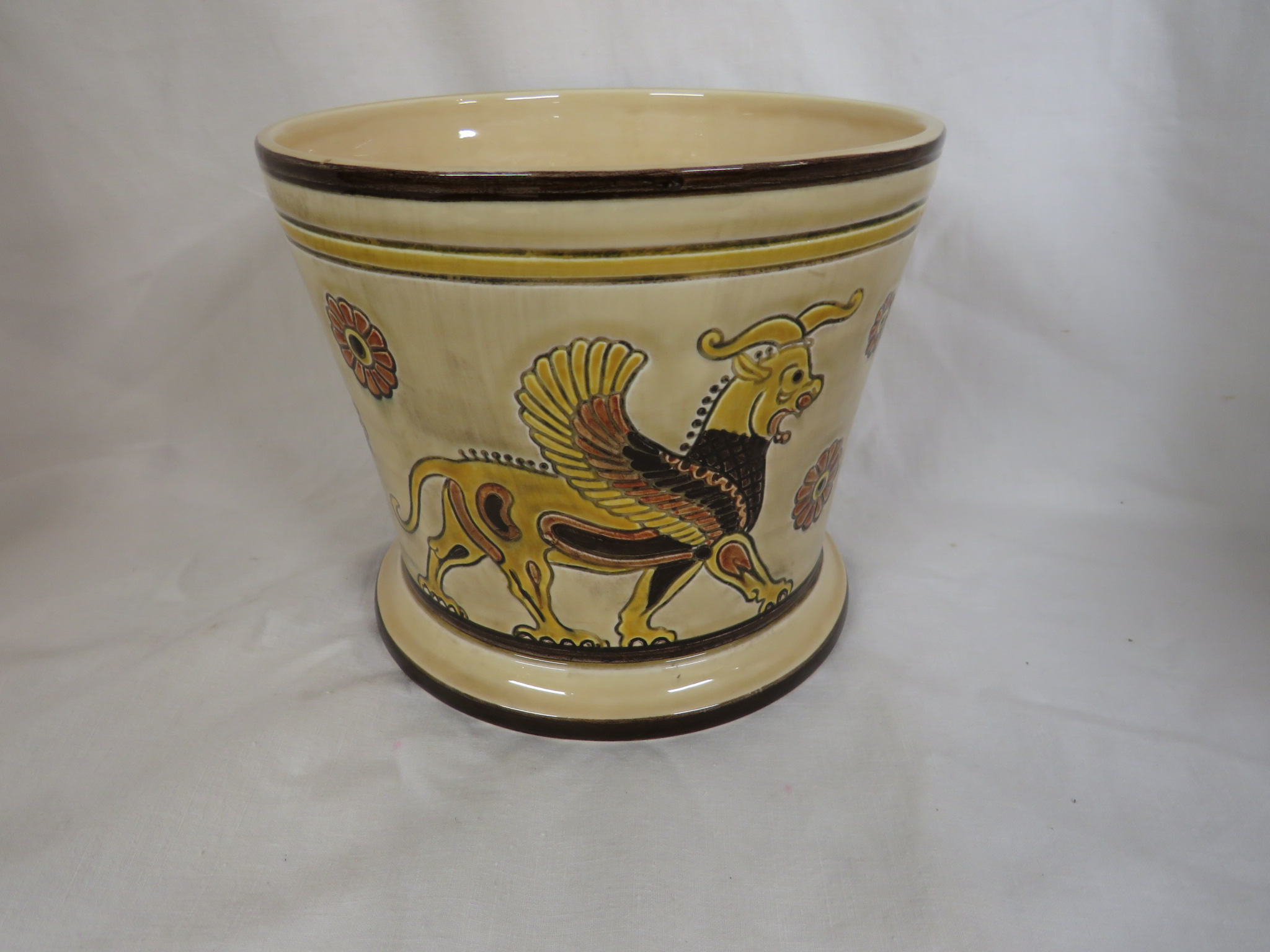 Sylvac pottery Assyrian pattern - two vases, decorated in browns and yellows with winged beasts - Image 2 of 5