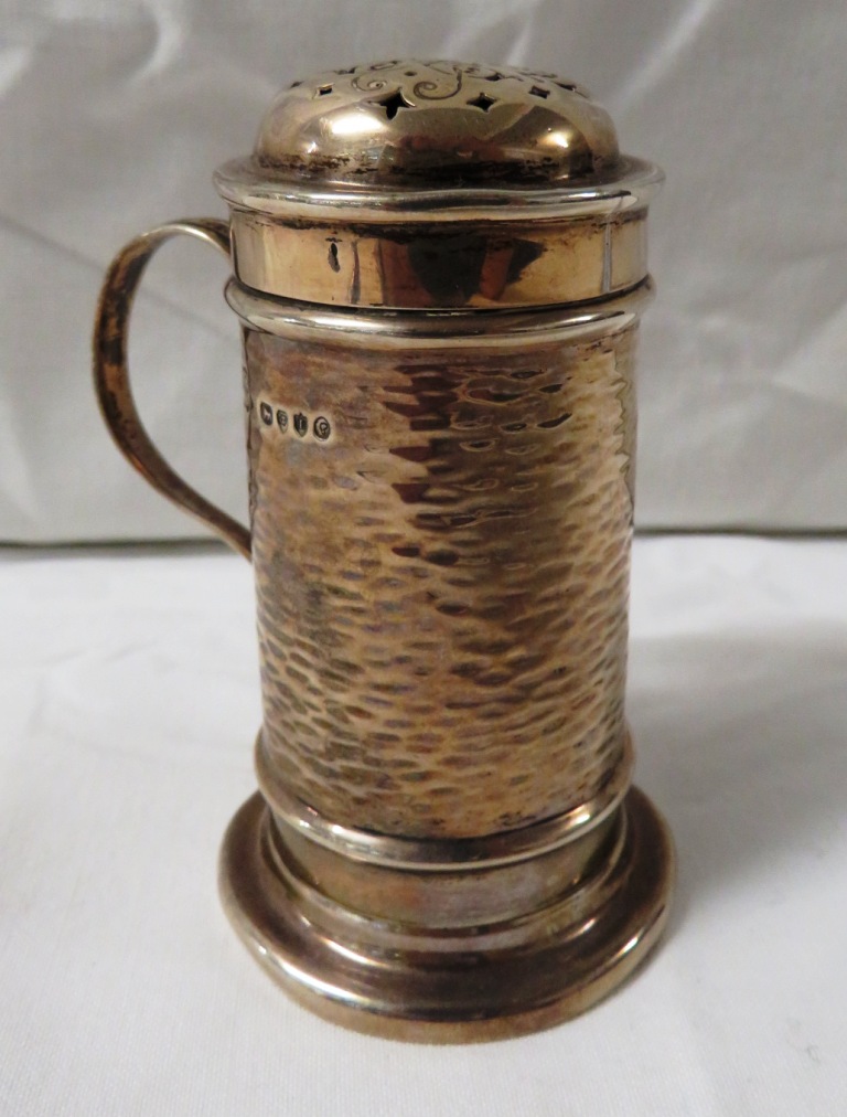 Silver pounce pot modelled as a tankard, marks for London, 1886, maker's stamp Hukin & Heath (John