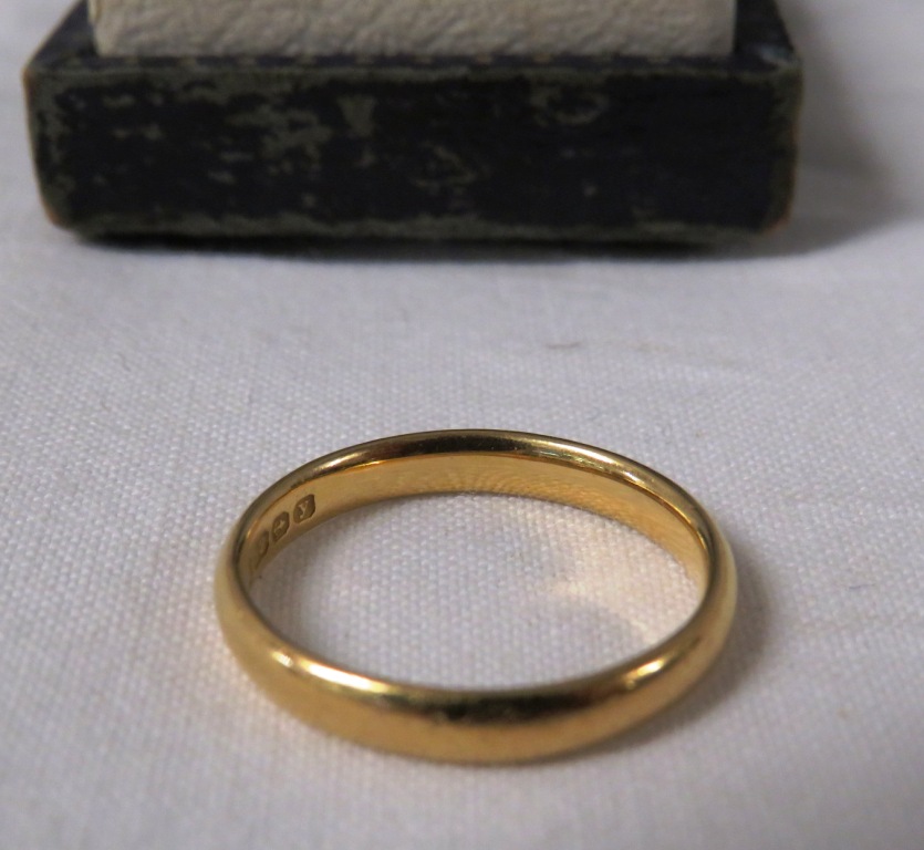 22 carat gold wedding ring, British hallmarks, 3.5g, with Hayles of Newport ring box - Image 3 of 3