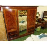 EARLY 20TH CENTURY MAHOGANY AND WALNUT VENEERED INLAID BEDROOM SUITE COMPRISING LARGE THREE DOOR