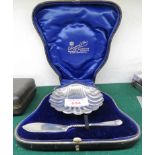 BIRMINGHAM SILVER HALLMARKED SCALLOP DISH AND BUTTER KNIFE IN COLLINGWOOD & SONS PRESENTATION CASE