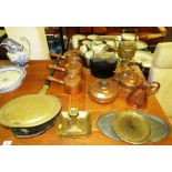 SELECTION OF BRASS AND COPPERWARE INCLUDING BED WARMING PAN, KETTLES AND SAUCEPANS