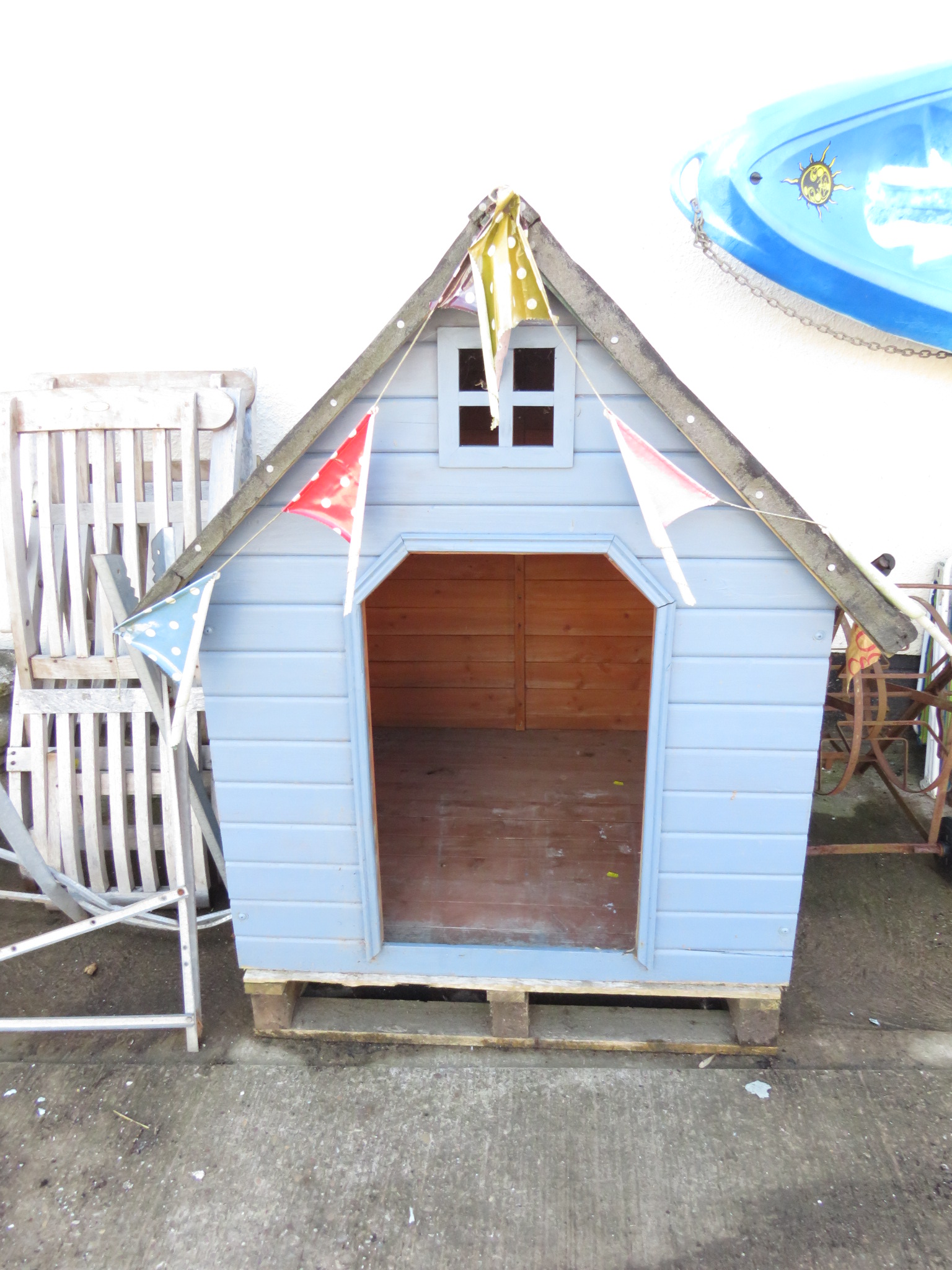 WOODEN OUTDOOR CHILD'S PLAYHOUSE