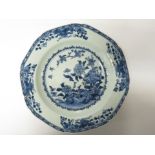 CHINESE PORCELAIN DISH DECORATED IN UNDERGLAZE BLUE WITH BIRDS AND FLOWERS, DIAMETER 22.5CM