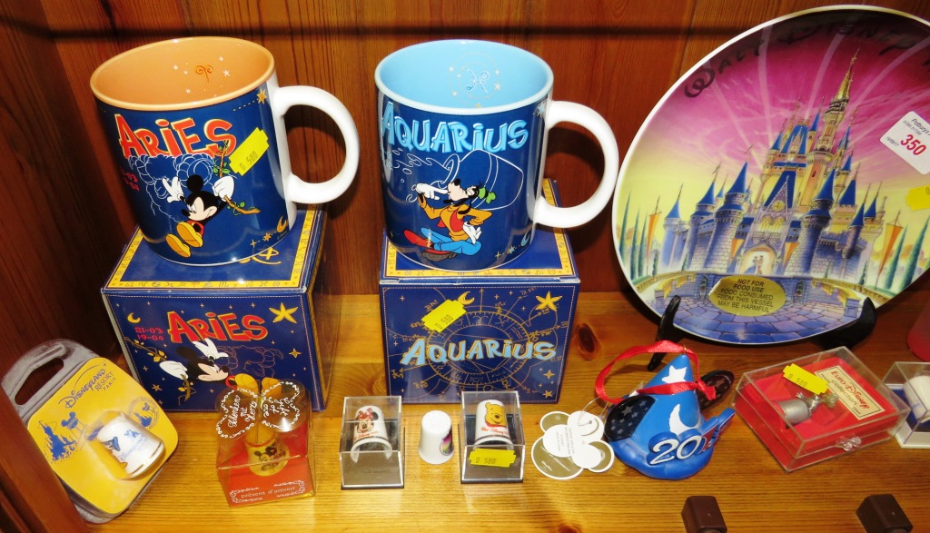 SHELF OF DISNEY SOUVENIRS AND COLLECTABLES INCLUDING DISPLAY PLATE, THIMBLES AND ORNAMENTS - Image 2 of 3