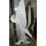 LLADRO ORNAMENT OF WHITE BIRD IN FLIGHT