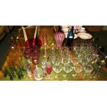 LARGE SELECTION OF DECORATIVE AND COLOURED GLASSWARE INCLUDING VASES AND DRINKING GLASSES
