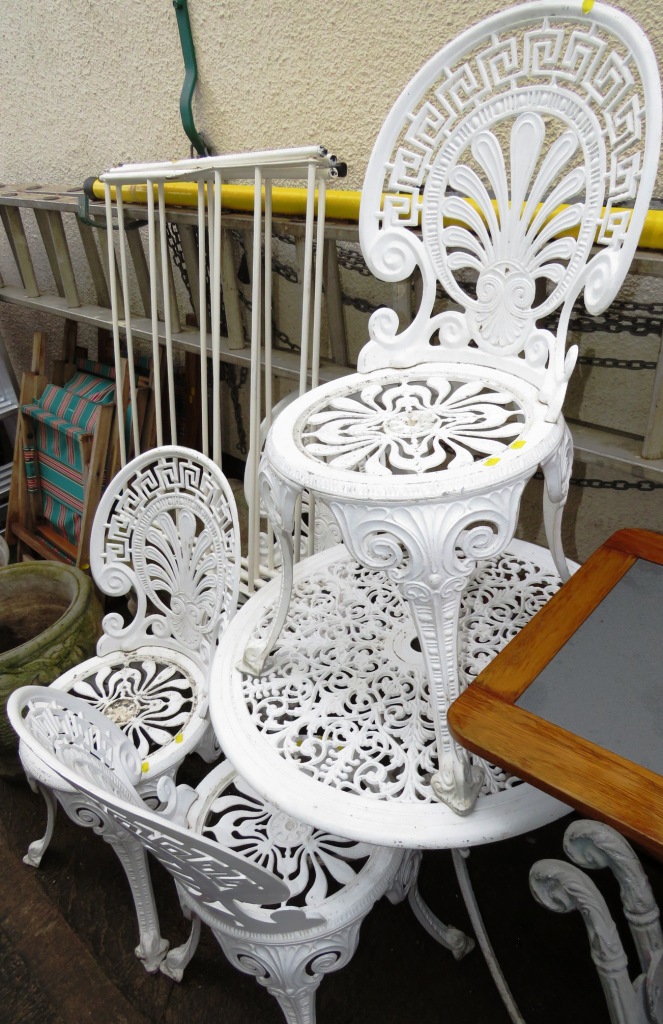 WHITE PAINTED METAL CIRCULAR GARDEN TABLE AND FOUR CHAIRS