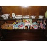 SHELF OF VINTAGE CHILDREN'S TOYS INCLUDING CINDY DOLLS AND OTHER ITEMS