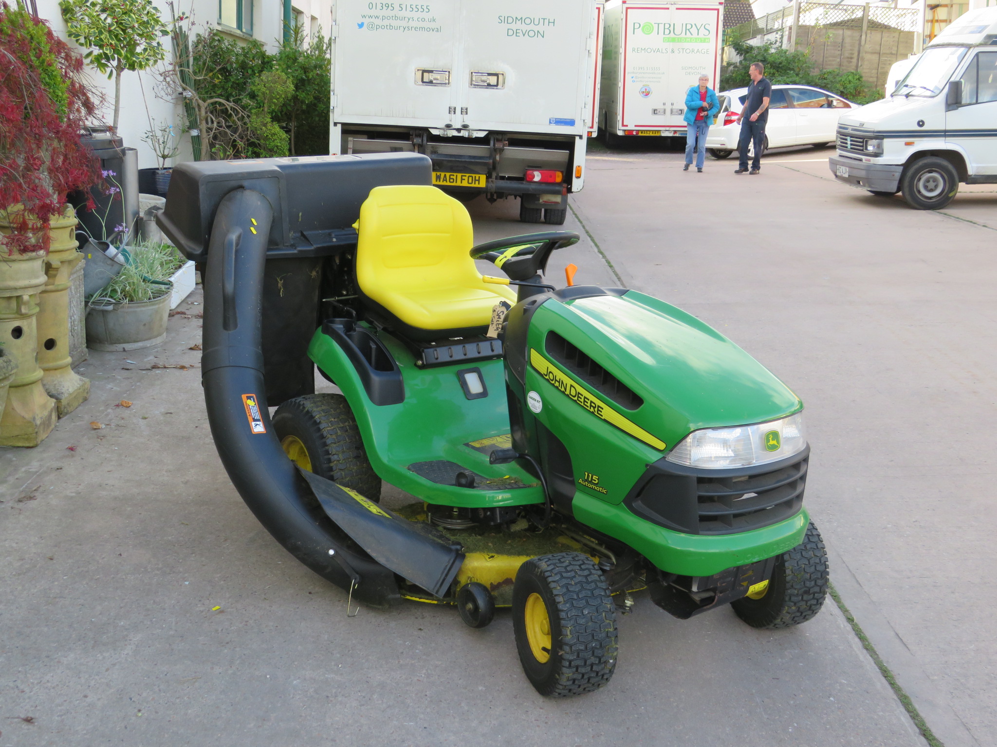 JOHN DEERE 115 AUTOMATIC RIDE ON LAWNMOWER WITH COLLECTION TUBE AND BAGS (INSIDE AUCTION ROOMS ON - Image 2 of 6