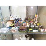 SHELF OF ASSORTED DECORATIVE ITEMS INCLUDING GOLLY BAND FIGURES, HIS MASTERS VOICE RECORD CLEANER,