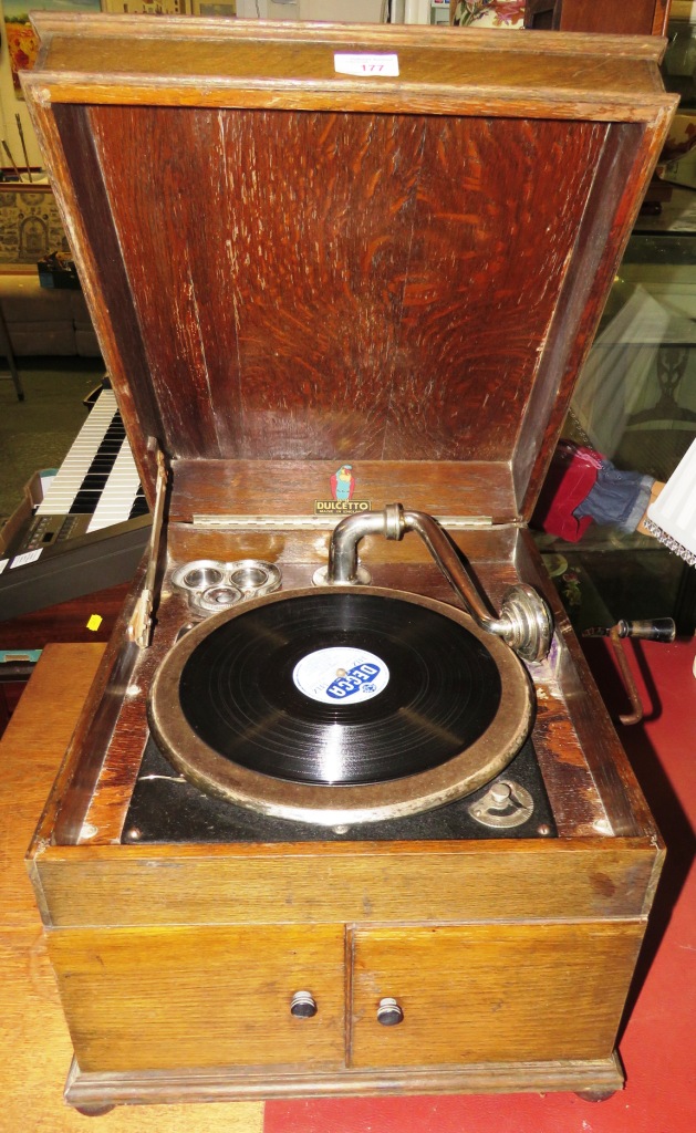 VINTAGE WOODEN CASED DULCETTO WIND UP GRAMOPHONE