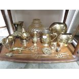 SELECTION OF BRASSWARE INCLUDING MUG, VASES AND HORSE BRASSES