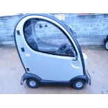 ROMA SHOPRIDER TRAVESO FULLY ENCLOSED MOBILITY SCOOTER (KEY, CHARGER, LOGBOOK AND ENERGENIE IN