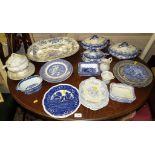 QUANTITY OF ASSORTED ANTIQUE BLUE AND WHITE PATTERNED CHINA INCLUDING CHARGER, LIDDED TERRENES,