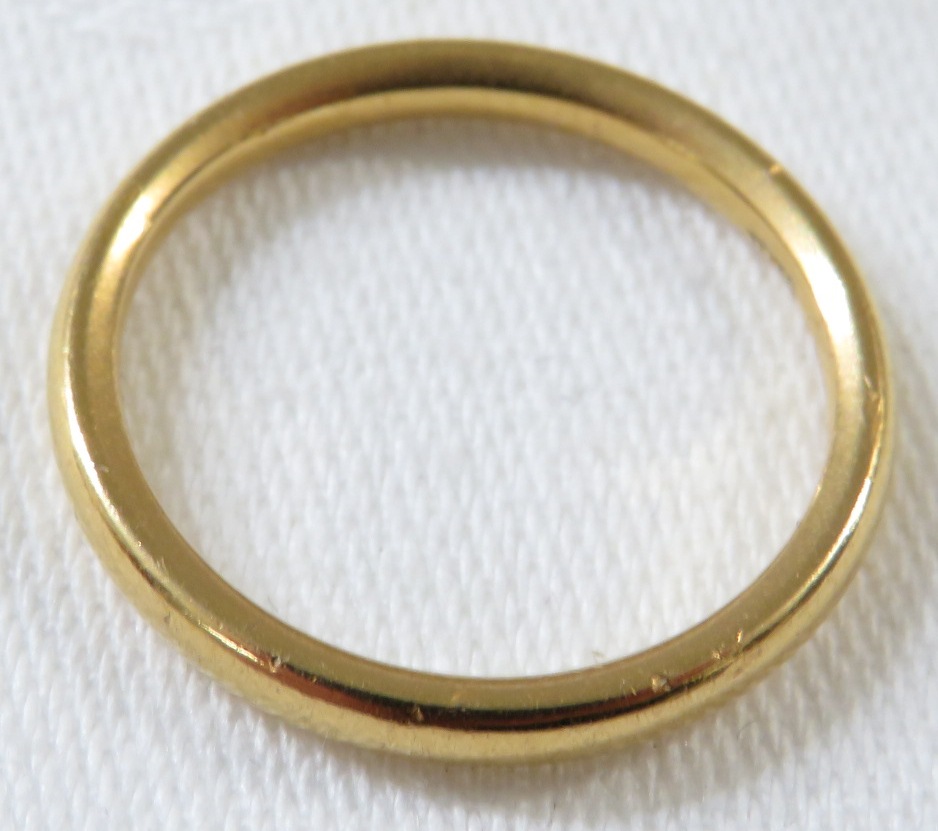 22ct gold wedding ring, British assay marks, 4.1g, ring size O/P for guidance only