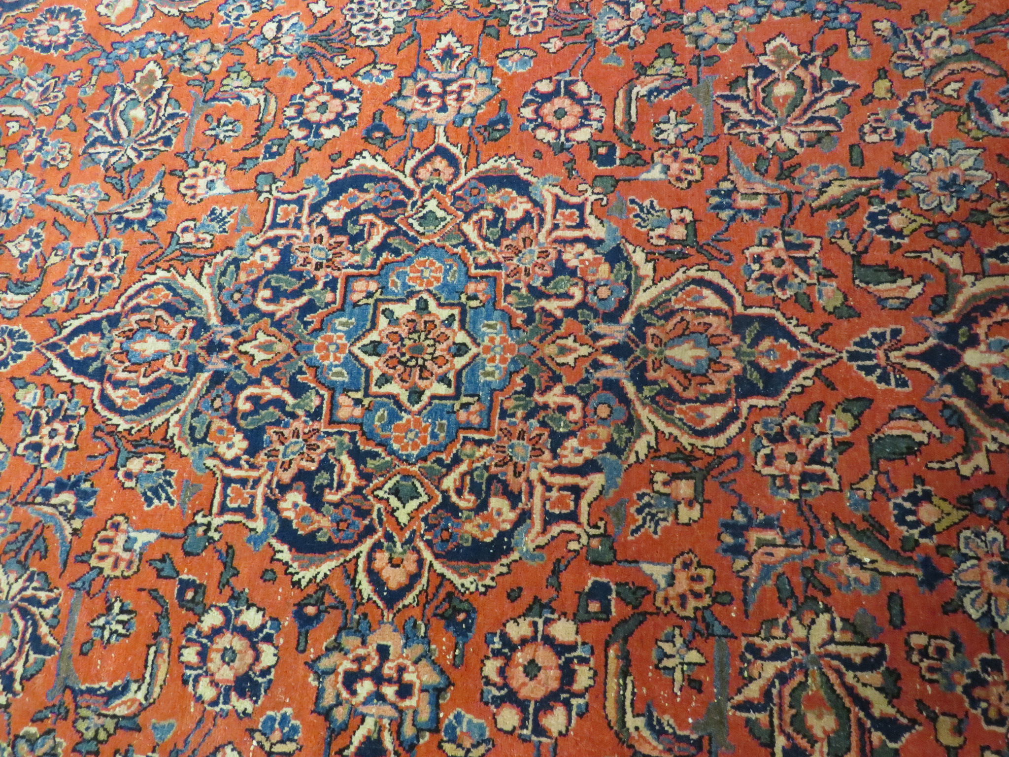 A 20th century fringed Tehran rug with single blue ground margin and a central red ground reserve - Image 2 of 3