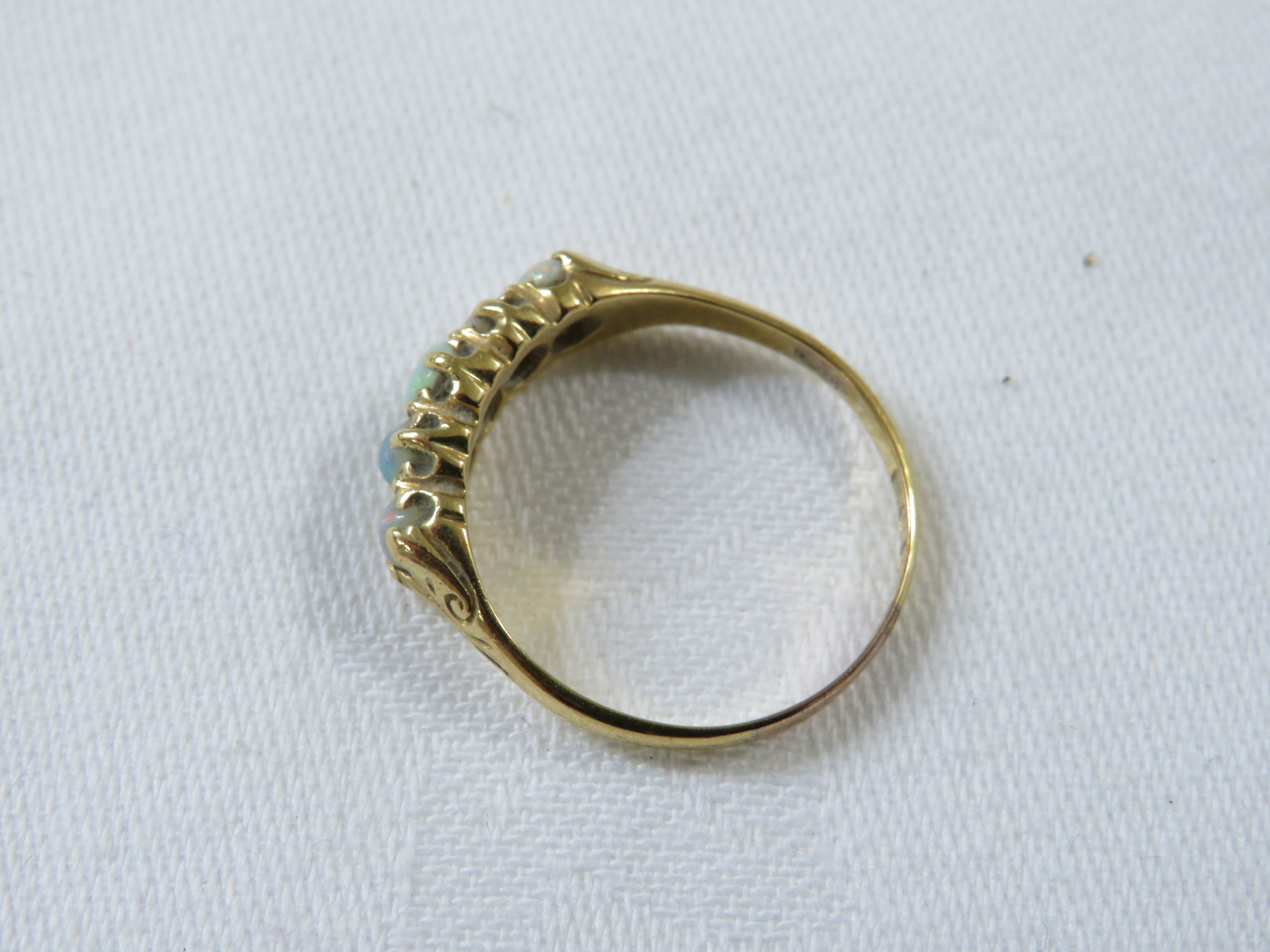 18ct gold ring set with a row of five opals (the largest 4mm x 3mm), British hallmarks, 3.3g, size S - Image 3 of 3