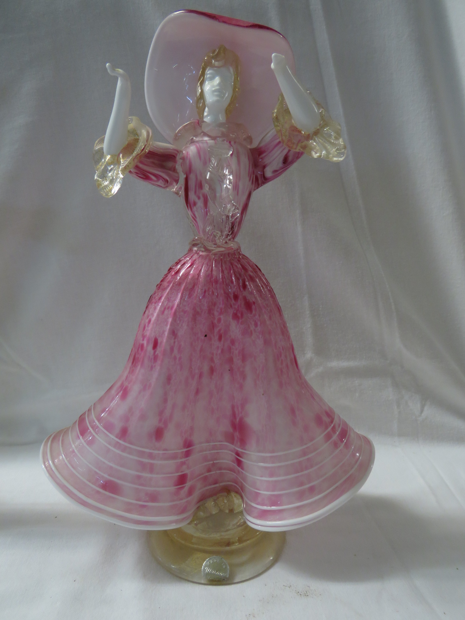 Two Murano glass figures - a man with overlaid pink top hat and underglaze pink glass body with - Image 3 of 3