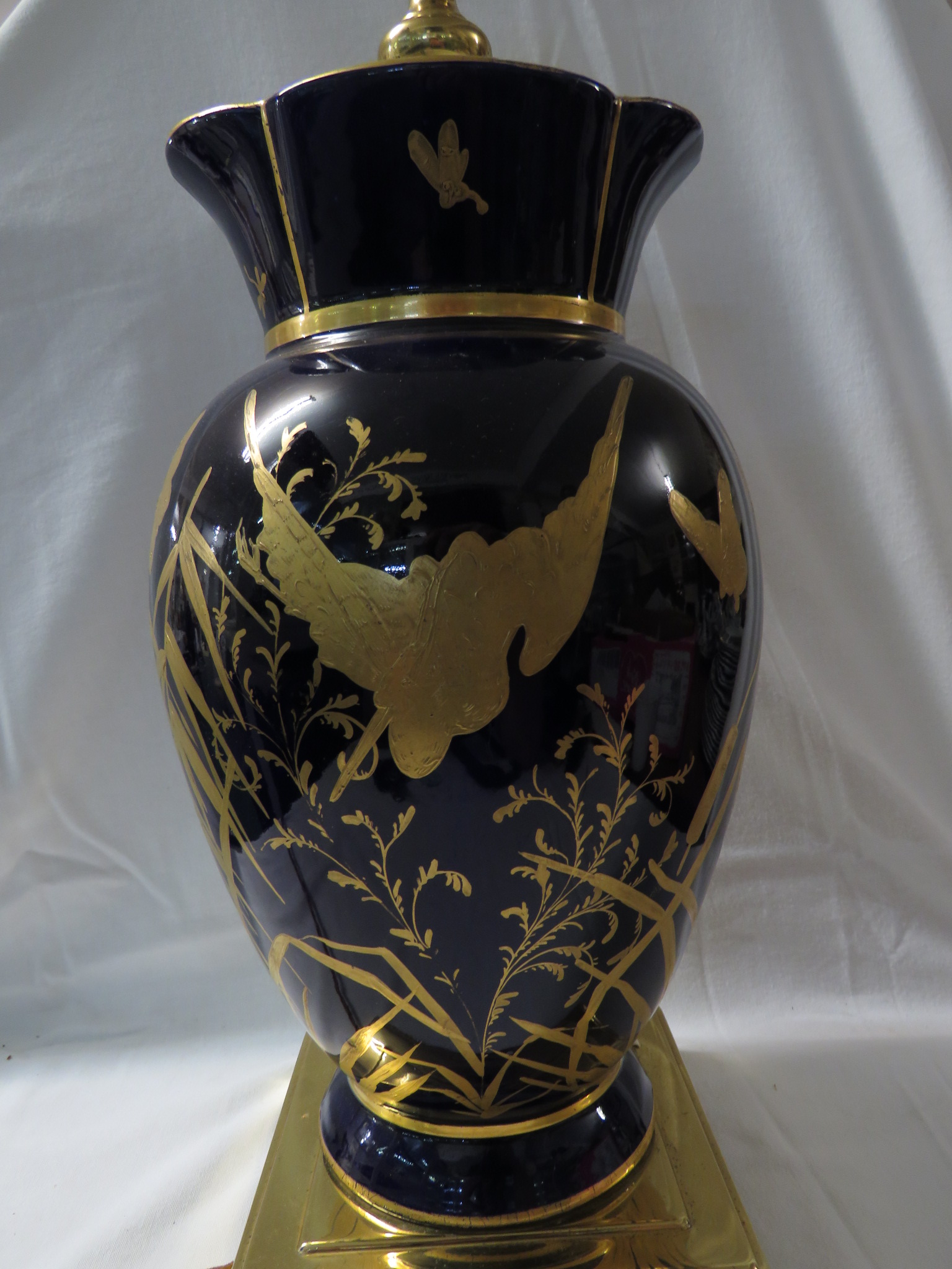 A cobalt blue and gilt vase converted to a table lamp with pleated and tasseled shade, the vase in - Image 3 of 3