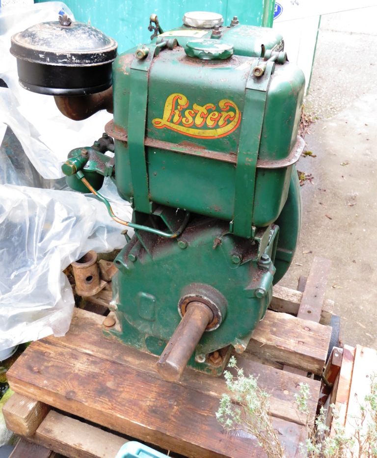 VINTAGE LISTER 2HP AIR COOLED STATIONARY DIESEL ENGINE ON WOODEN PLINTH AND WHEELED TROLLEY, GREEN - Image 2 of 7