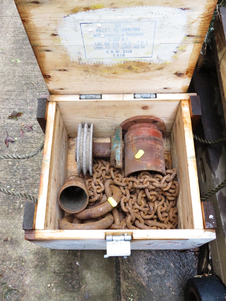 VINTAGE LISTER 2HP AIR COOLED STATIONARY DIESEL ENGINE ON WOODEN PLINTH AND WHEELED TROLLEY, GREEN - Image 6 of 7