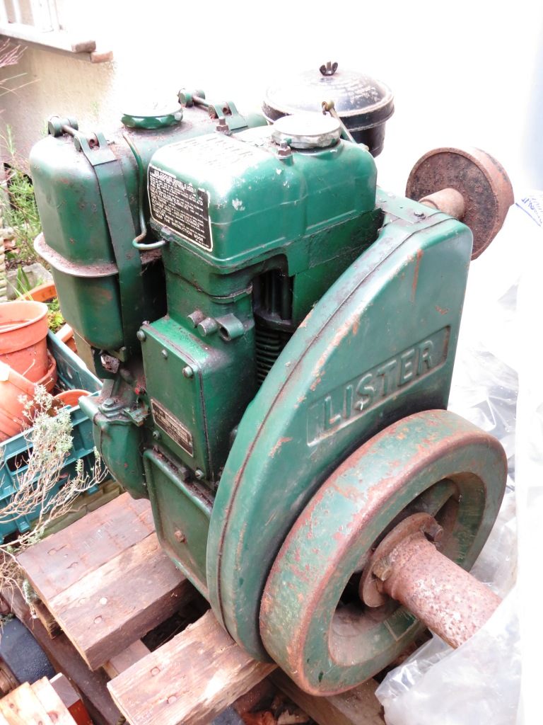 VINTAGE LISTER 2HP AIR COOLED STATIONARY DIESEL ENGINE ON WOODEN PLINTH AND WHEELED TROLLEY, GREEN - Image 3 of 7