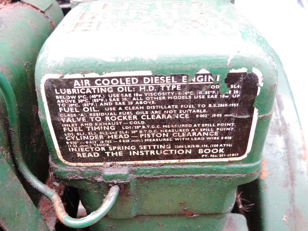 VINTAGE LISTER 2HP AIR COOLED STATIONARY DIESEL ENGINE ON WOODEN PLINTH AND WHEELED TROLLEY, GREEN - Image 4 of 7