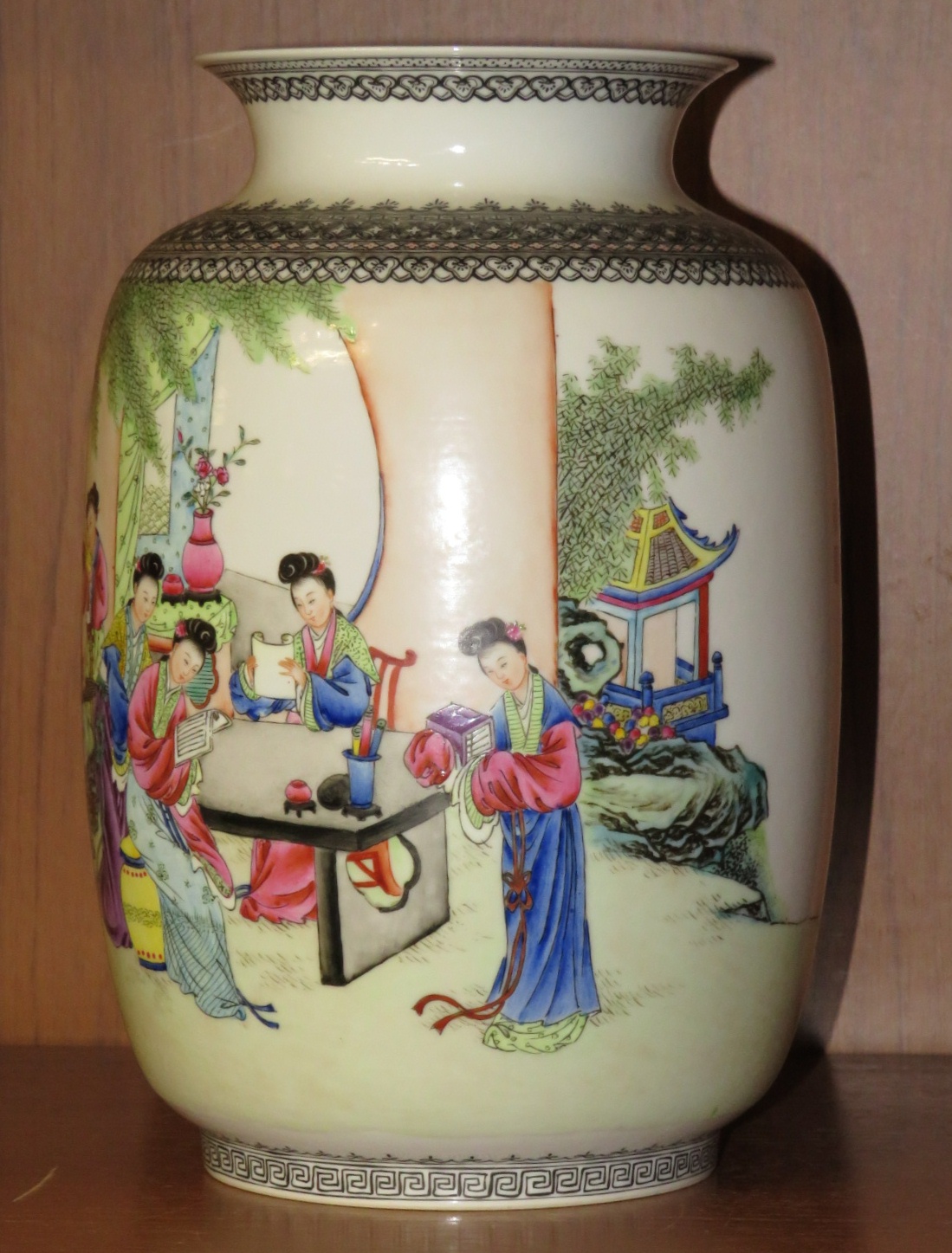 Chinese porcelain vase of broad cylindrical form with flared neck, enamelled in the famille rose - Image 9 of 14