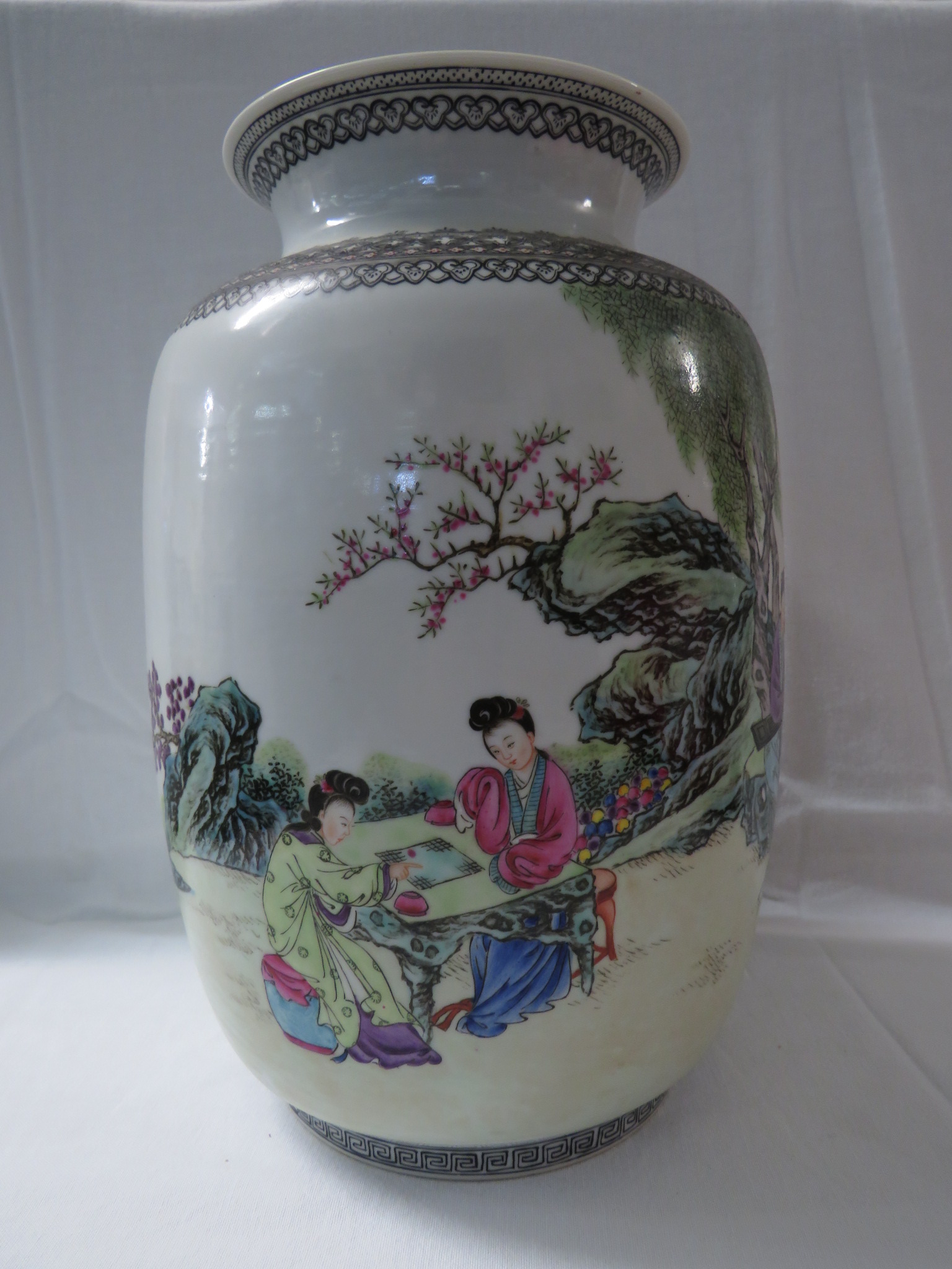 Chinese porcelain vase of broad cylindrical form with flared neck, enamelled in the famille rose - Image 7 of 14